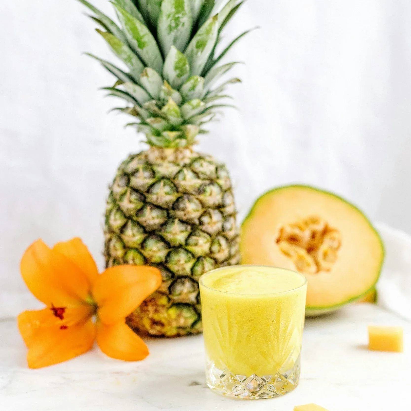 Pineapple and cantaloupe smoothie for all-day beverage occasions